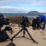 Eine Windsurf-Legende wird verkabelt. Vorbereitung für das Interview mit Jürgen Hönscheid für die Doku „Auf der perfekten Welle.“ Fuerteventura, November 2014